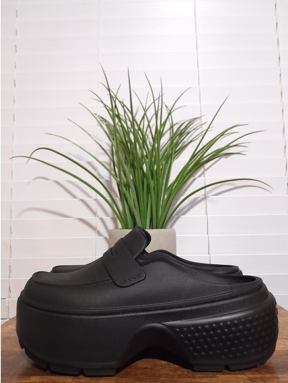 Crocs Chunky Platform Lugged Stomp Loafers Mules Black Sz W10 M8 - Picture 2 of 12